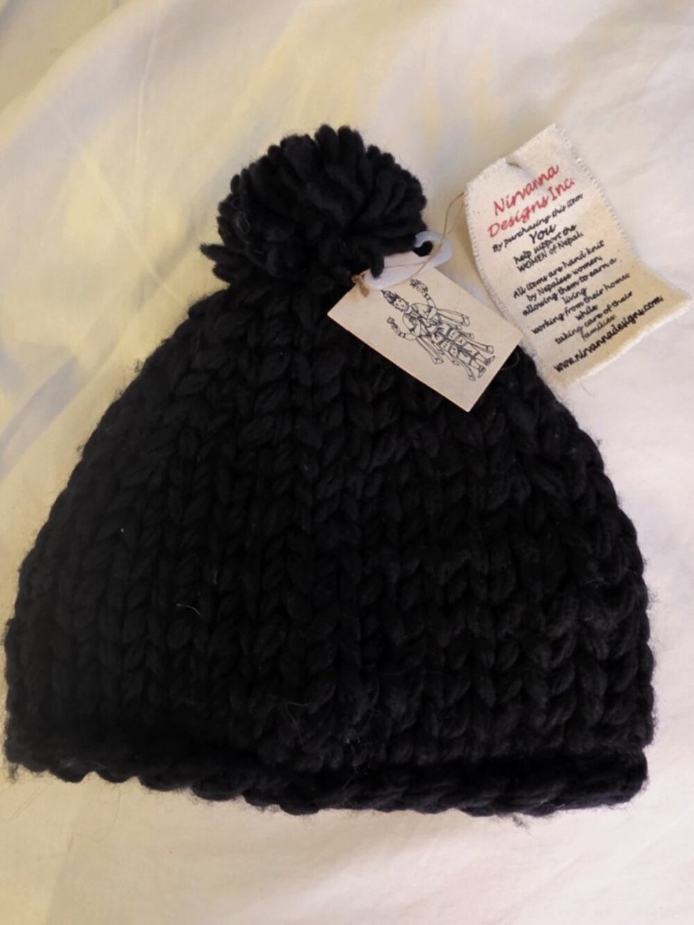 Nirvana Design - Chunky Beanie with Pom - Black NWT